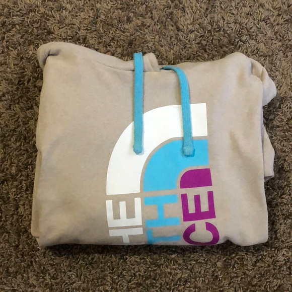 ❌SOLD❌ North Face Tan Sweatshirt - Picture 2 of 4